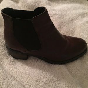 Italian Bata brown Chelsea boots size 35.